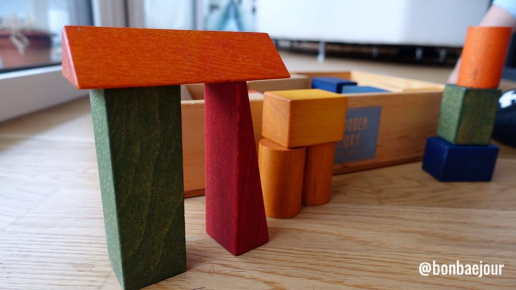 Nachhaltigkeit im Kinderzimmer mit den Holzklötzen von Wooden Story (Foto ©Bonbaejour).